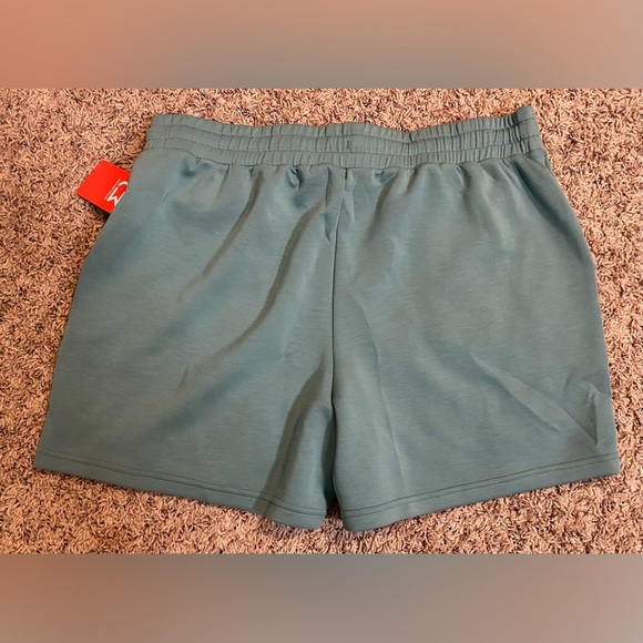 NWT Women’s Shorts Green Athletic Shorts for Running Lounge Shorts Size Large - Picture 2 of 6